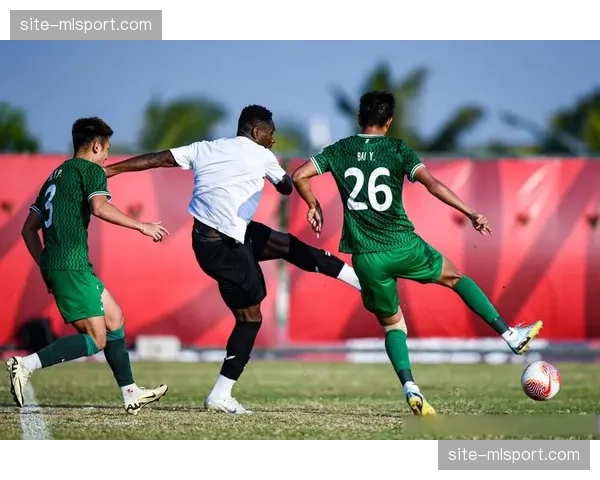 大连英博连遇对手核心伤停，李国旭轮换外援避免加重伤病