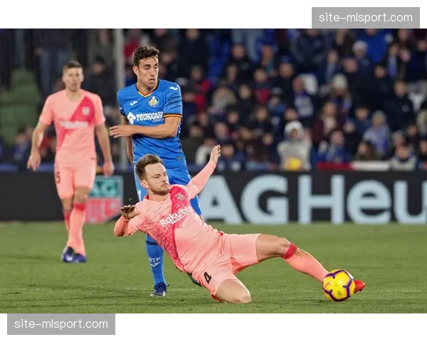 赫塔菲主场对阵巴萨战术部署回顾 零封对手防守策略